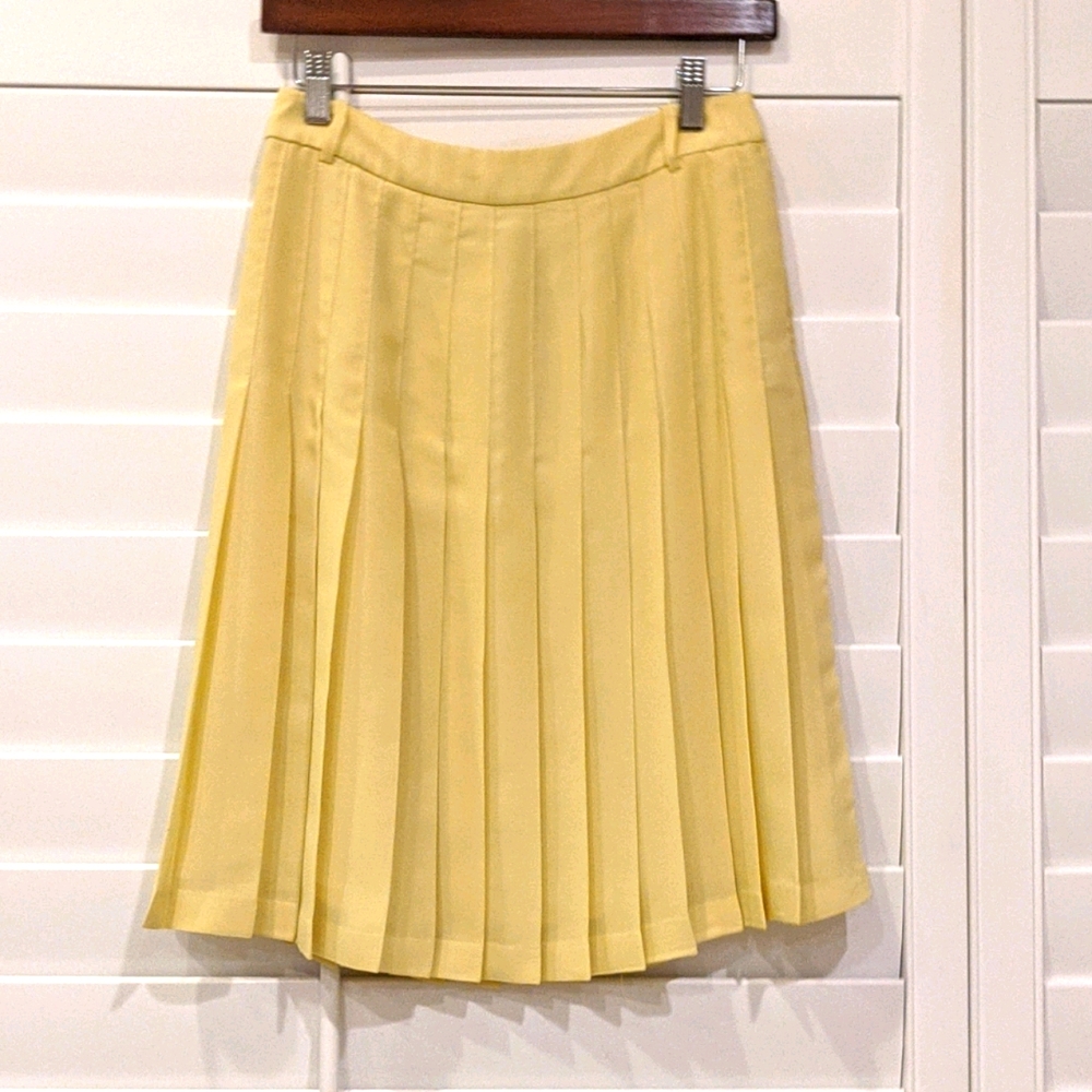 BCBG pleated skirt